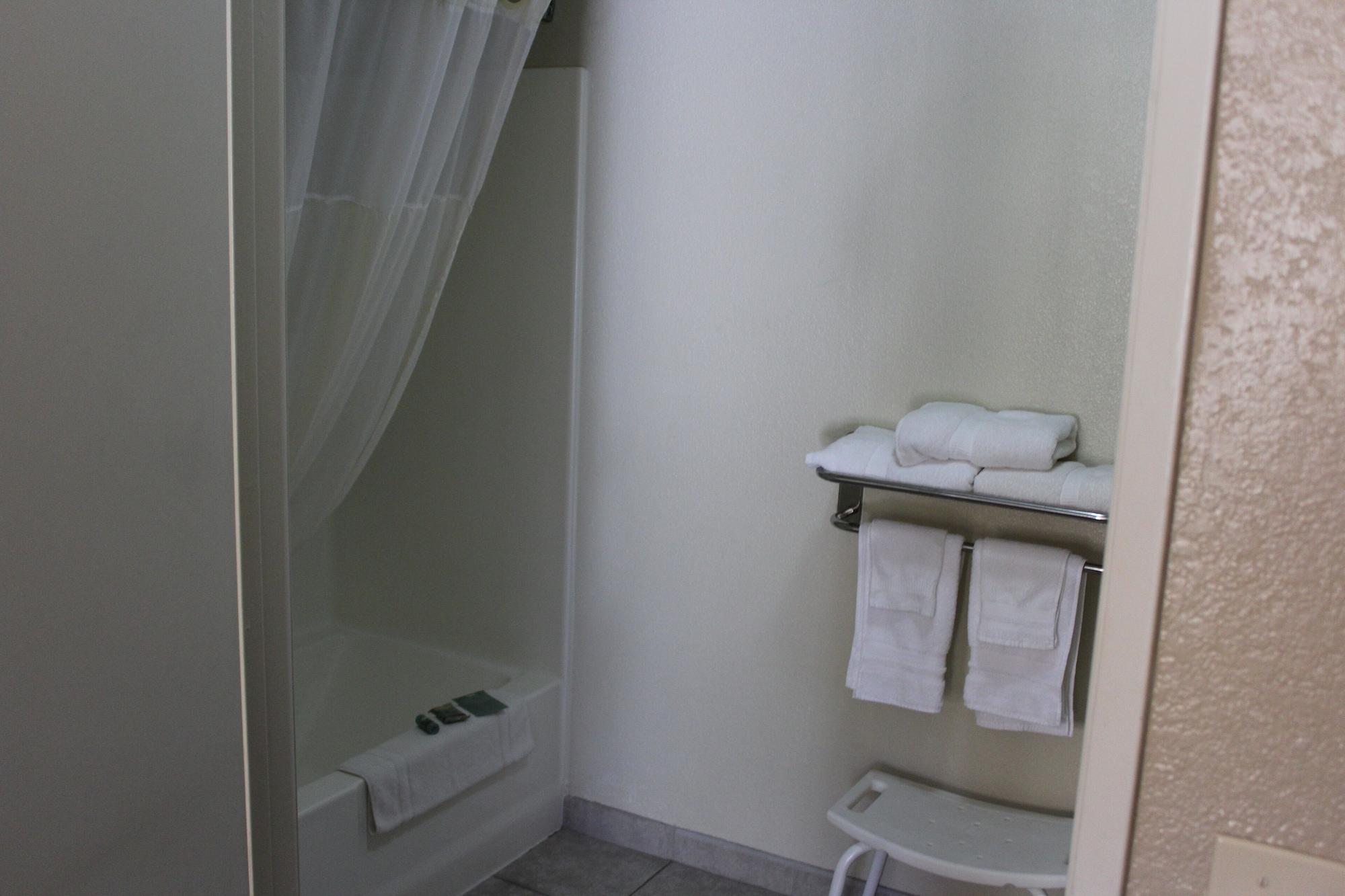 Hotel Cajon Pass 2*