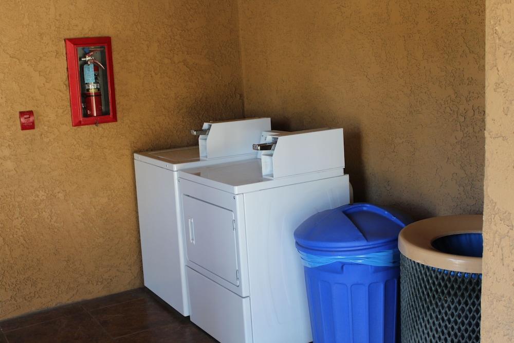 Cajon Pass Hotel 2*