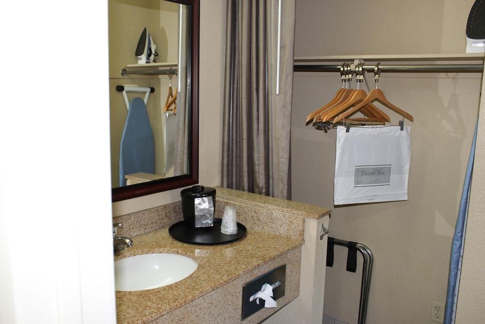 Hotel Cajon Pass