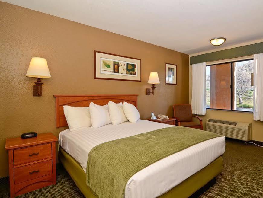 Hotel Cajon Pass 2*