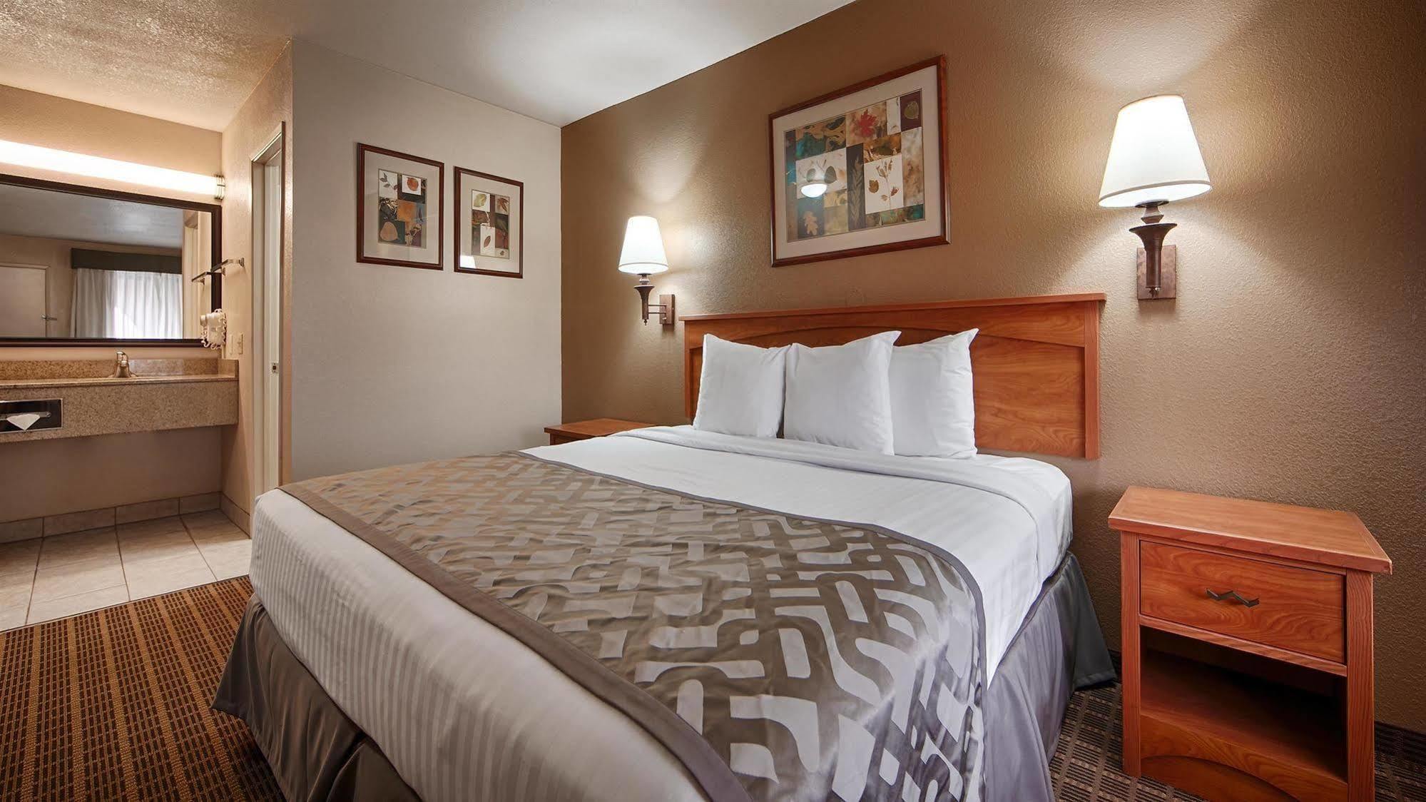Hotel Cajon Pass