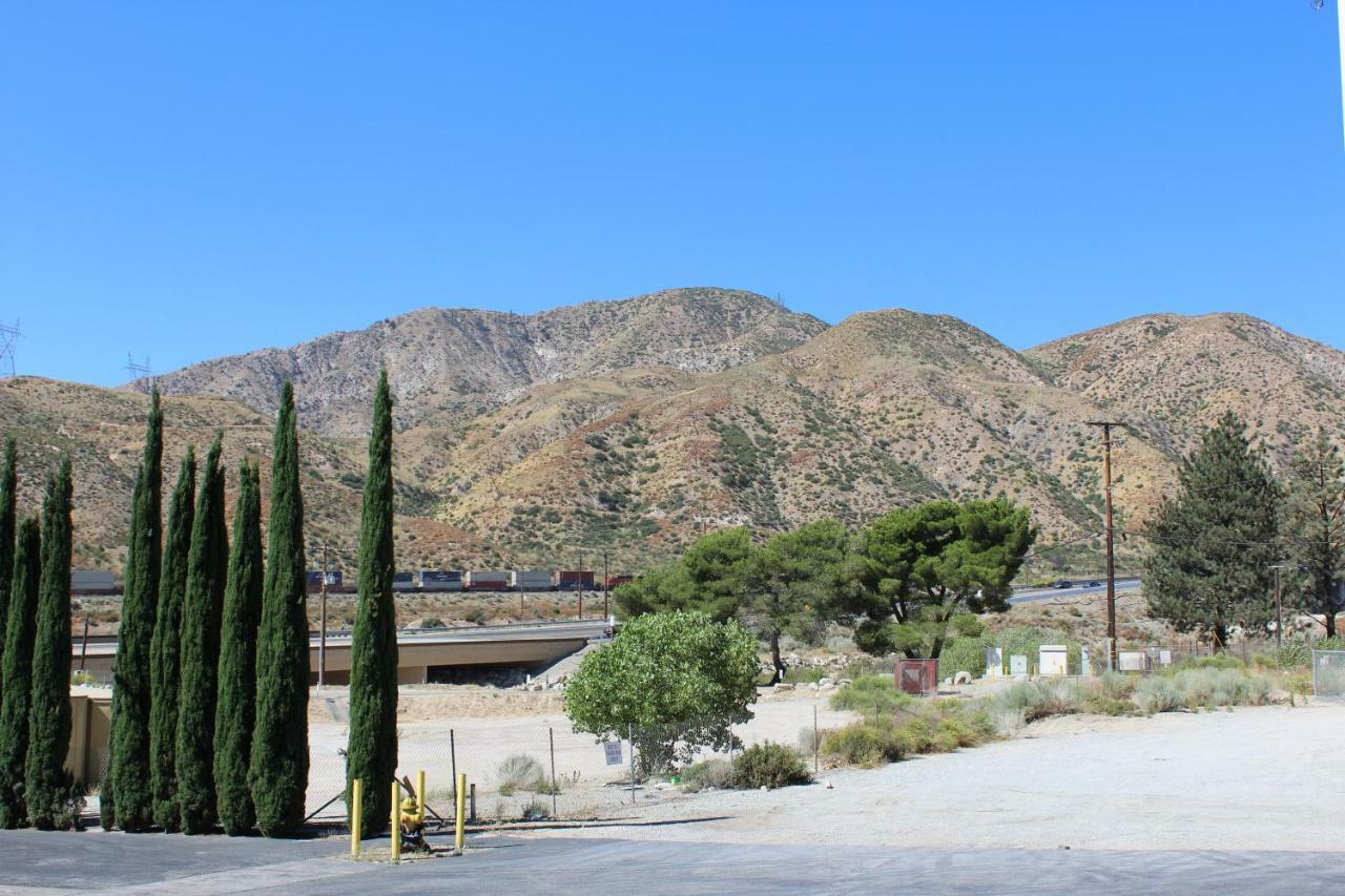 Hotel Cajon Pass