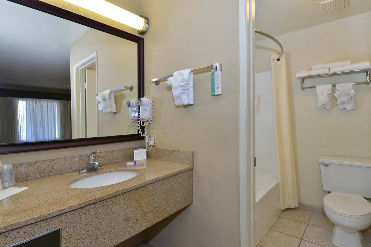 Hotel Cajon Pass